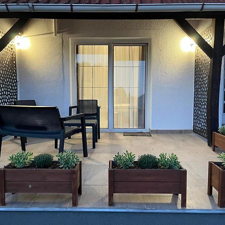 Lux Apartman Buek Esterno foto