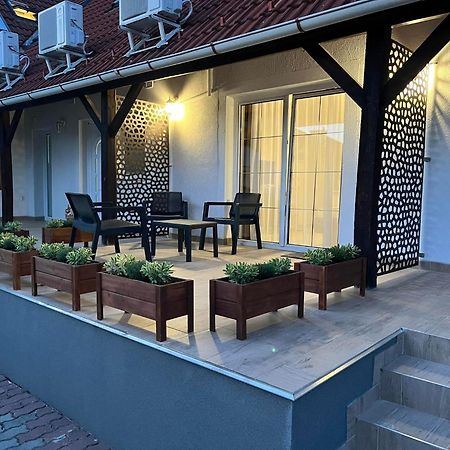Lux Apartman Buek Esterno foto
