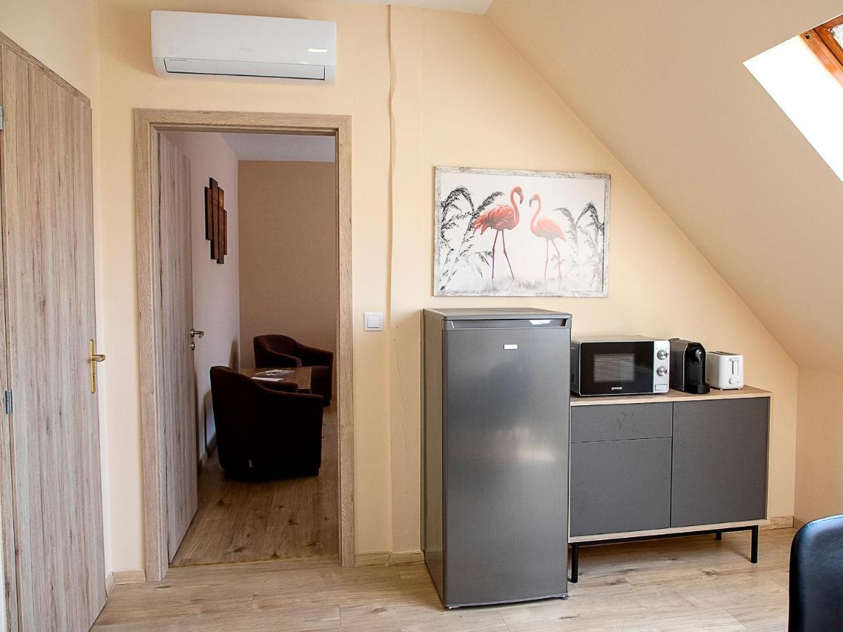 Lux Apartman Buek Esterno foto