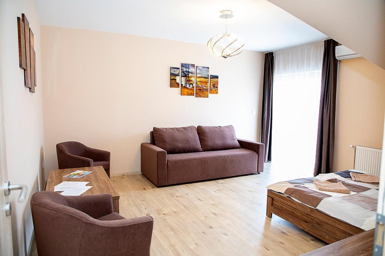 Lux Apartman Buek Esterno foto
