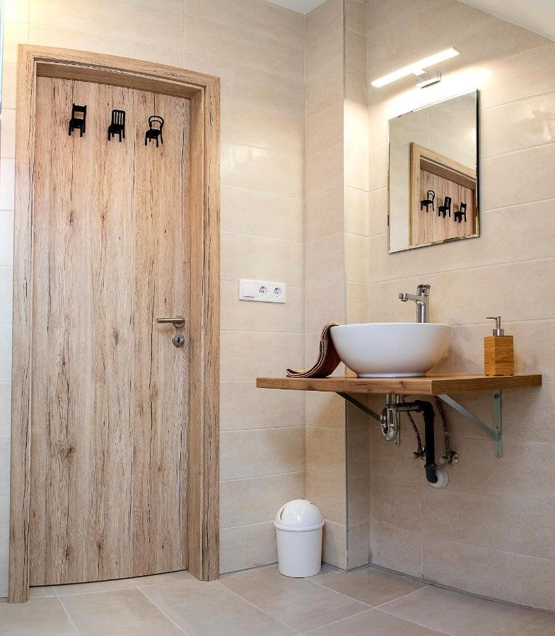 Lux Apartman Buek Esterno foto