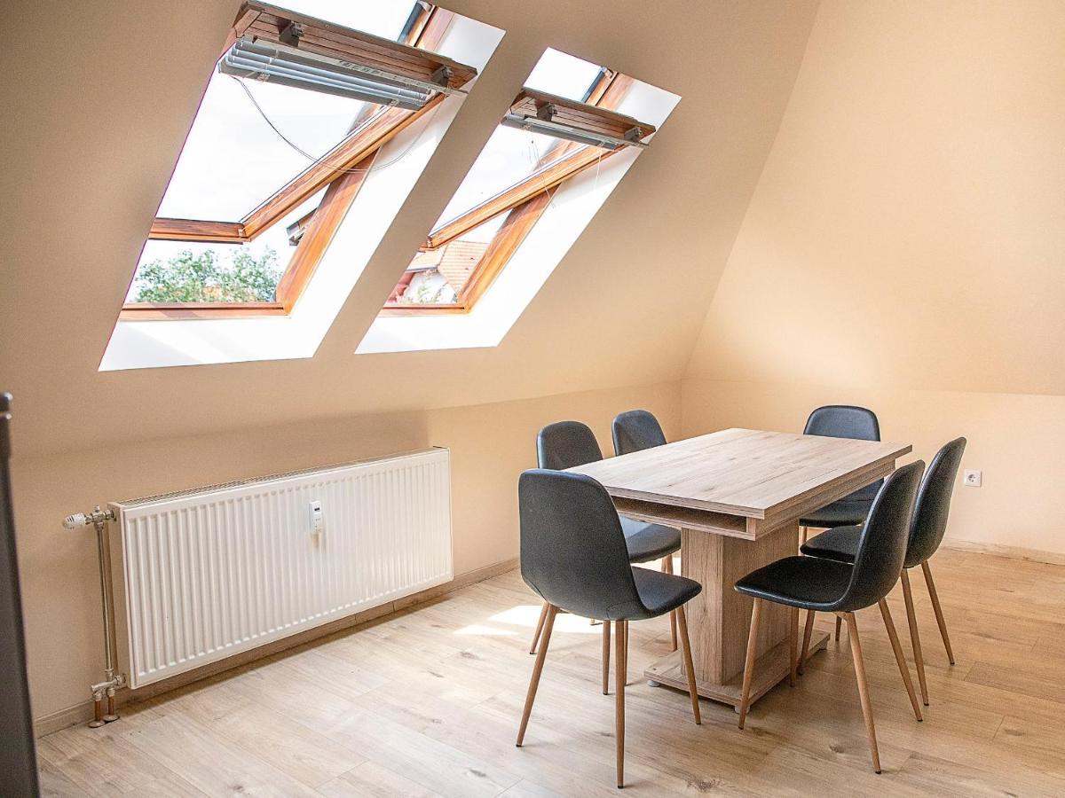 Lux Apartman Buek Esterno foto