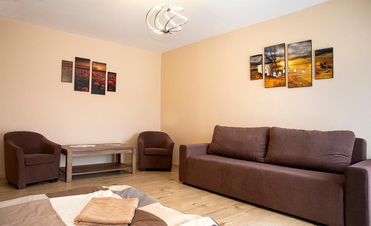 Lux Apartman Buek Esterno foto