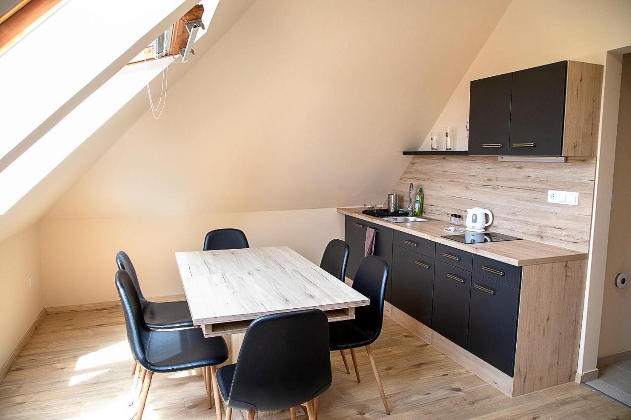 Lux Apartman Buek Esterno foto
