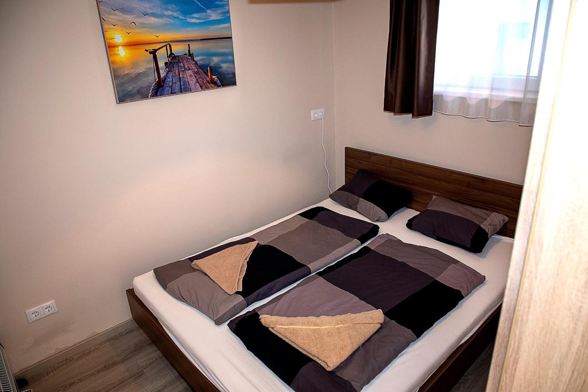 Lux Apartman Buek Esterno foto
