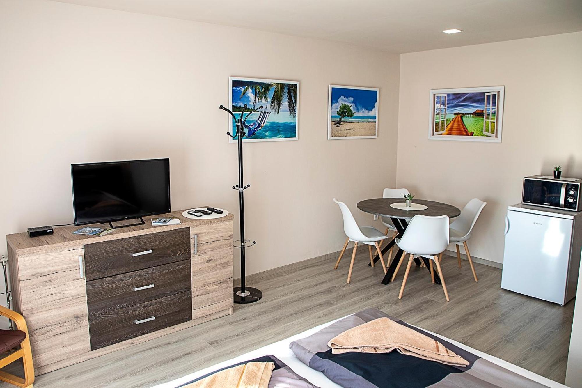 Lux Apartman Buek Esterno foto