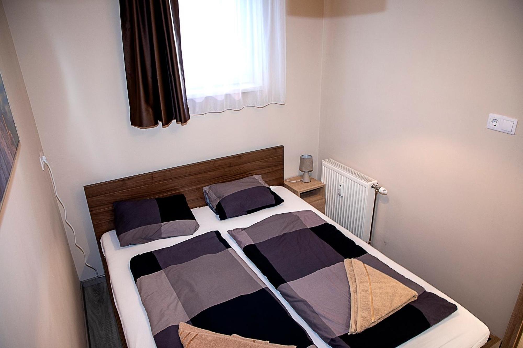Lux Apartman Buek Esterno foto