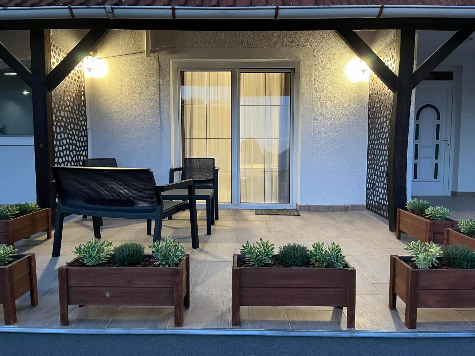 Lux Apartman Buek Esterno foto