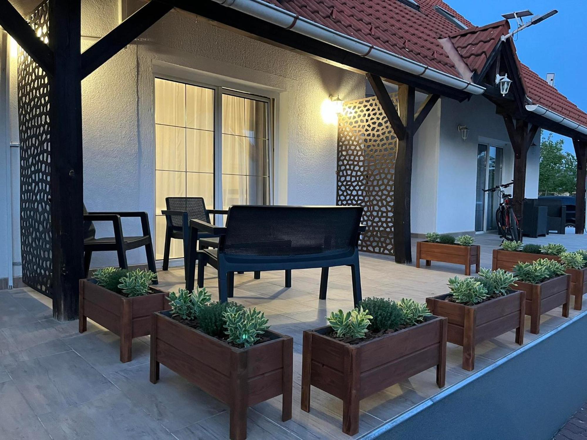 Lux Apartman Buek Esterno foto
