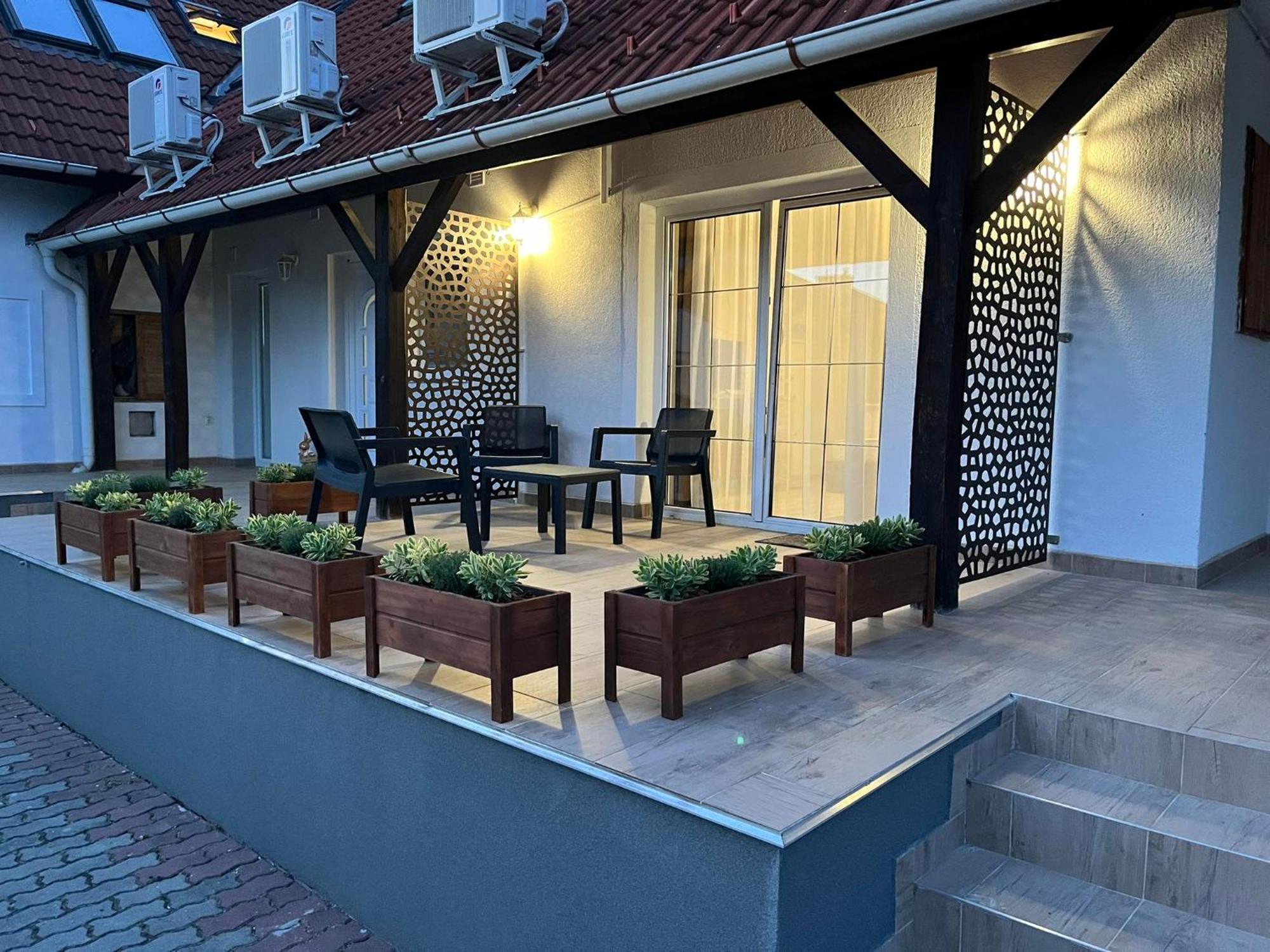 Lux Apartman Buek Esterno foto